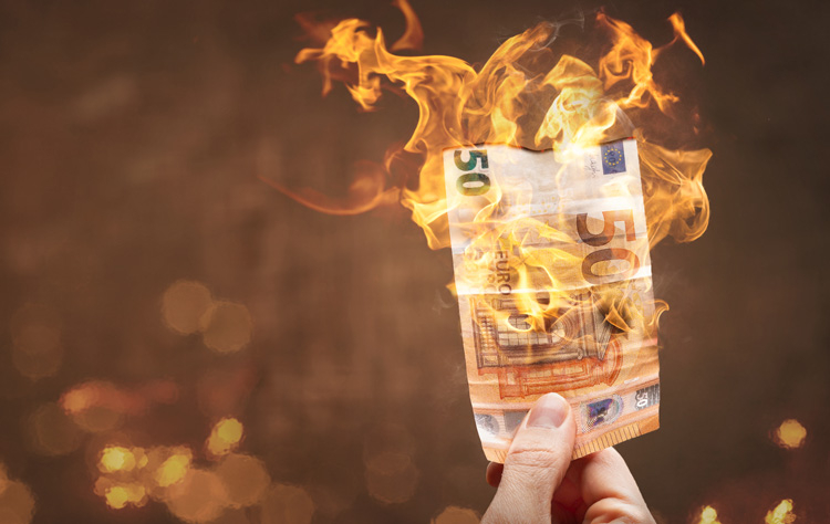 Banconota in fiamme - Responsabilità civile per danni patrimoniali