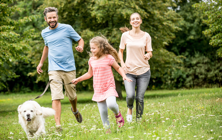 Giovane famiglia assicurata privatamente