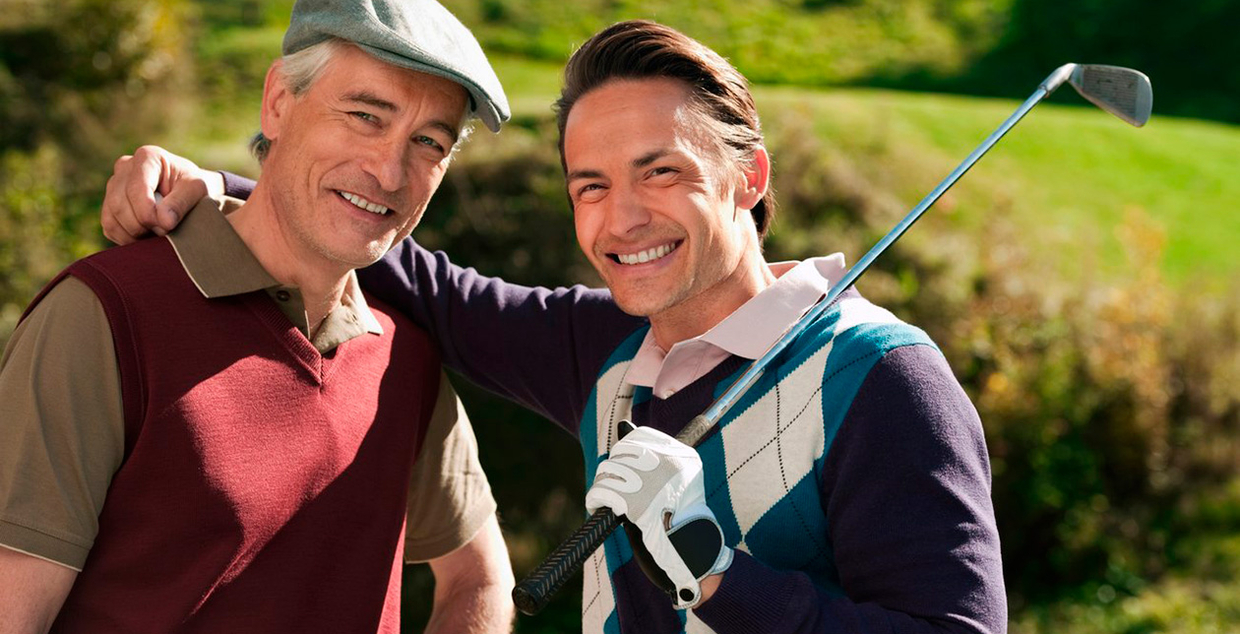 Golfspieler mit Lächeln - Synonym für gute Partnerschaft Versicherungen Hotel Bereich